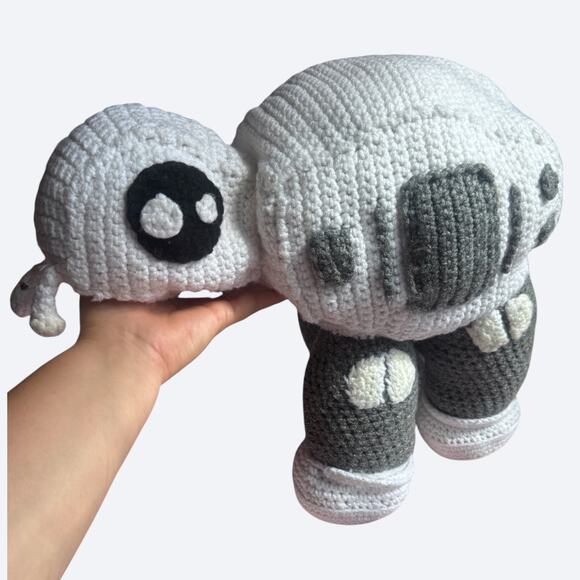 Handmade crochet AT-AT-inspired walker‎ robot plush white/charcoal – OS - Picture 4 of 9